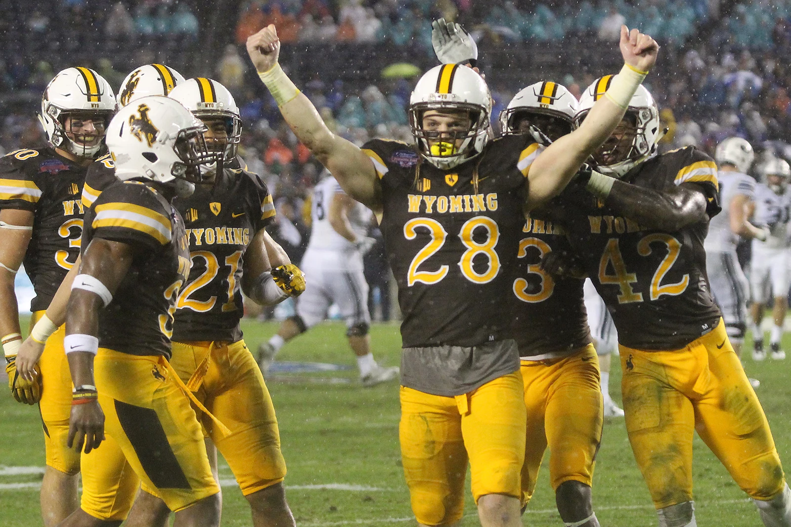 Wyoming 'sputtered on offense' against Iowa