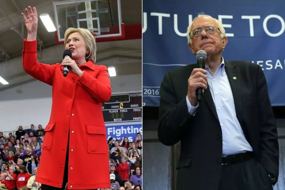 Clinton Edges Sanders Narrowly in Iowa